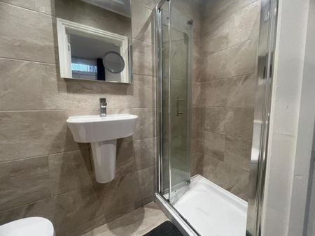 3 bedroom end of terrace house to rent - Photo 4