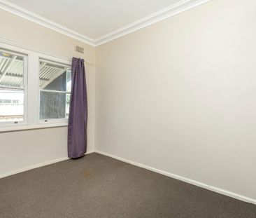 Comfortable Three-Bedroom Home in South Tamworth! - Photo 5