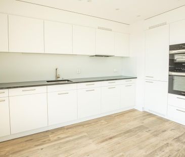 Grosszügige, helle Wohnung mit Balkon und eigener Waschküche - Photo 2