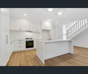 2/1 Kenilworth Avenue, Frankston, Vic 3199 - Photo 1