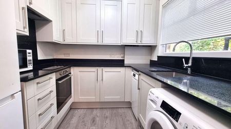 3 bedroom apartment to rent - Photo 2