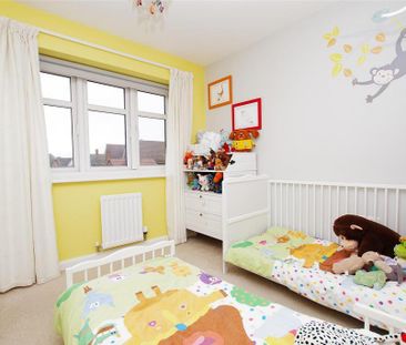 4 bedroom semi-detached house to rent - Photo 4