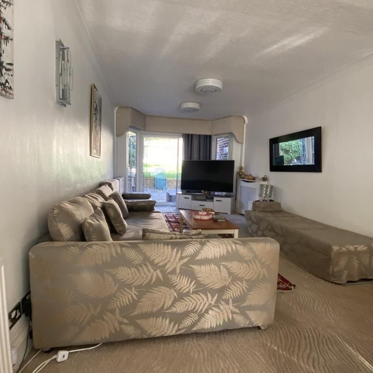 3 bedroom semi-detached house to rent - Photo 1