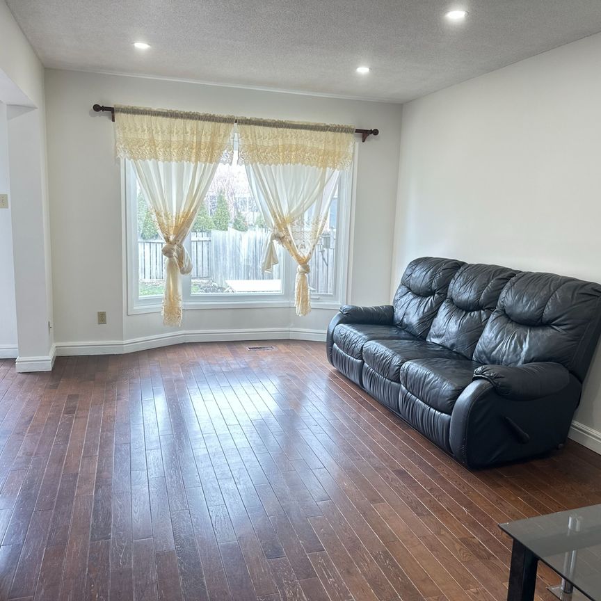 For Lease - 152 Observatory Lane, Richmond Hill, Ontario - Photo 1