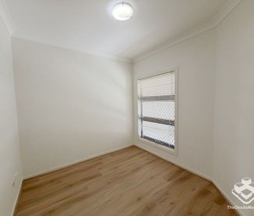 4 BEDROOM + STUDY TOWNHOUSE 100M TO WESTFIELD - Photo 3
