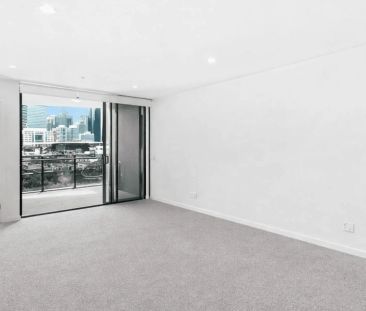 Stylish One-Bedroom Apartment with Rooftop Pool & City Views - Photo 1