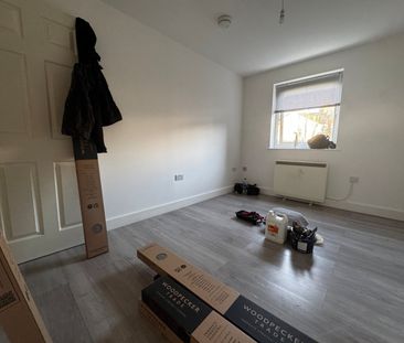 4 Bed Flat, Lake View, SO16 - Photo 1