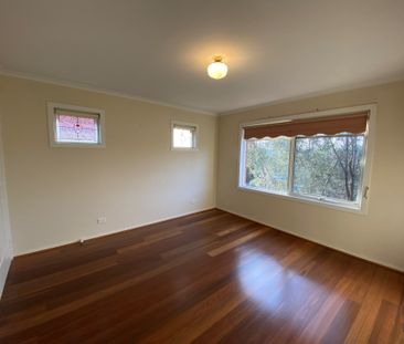 Spacious Townhouse - Photo 3