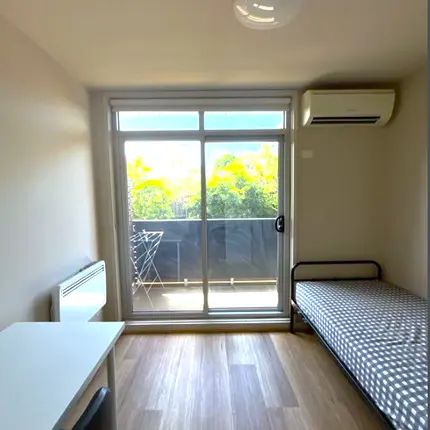 Renovated Student Accommodation Opposite Deakin University - Photo 3