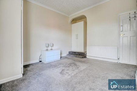 2 bedroom end of terrace house to rent - Photo 3