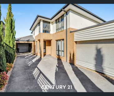 2/4 Hilltop Avenue, Clayton, Vic 3168 - Photo 2