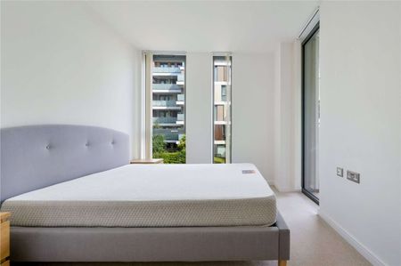 A bright, spacious and beautifully appointed two bedroom apartment situated on the first floor of this fine purpose built development, wonderfully located for Canada Water. - Photo 4