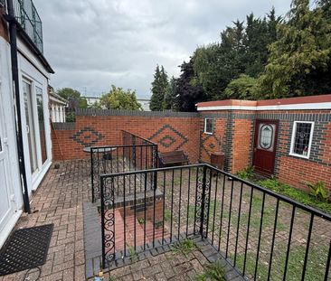 Room No 4 , Single Room with Shared Facilities in Semi Detached Hou... - Photo 1