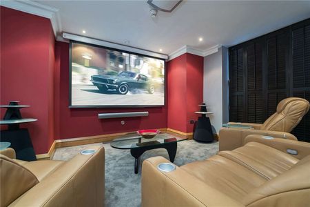 Bespoke built 5 bedroom 6,446 Sq Ft residence in grounds of over an acre on the fringe of the village and countryside - Photo 3