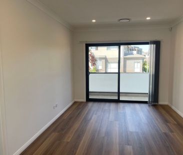 Brand New Luxury Home - Photo 3