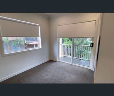 Semi Detached Two Bedroom Granny Flat - Photo 3