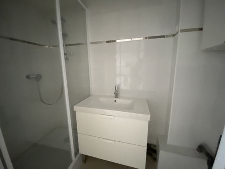 Location Appartement 2 pièces 50m² TOURVES 83170 - Photo 5