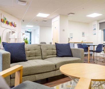 1 bedroom in a flat share to rent - Photo 1