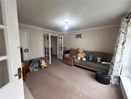 Manor House Court, Epsom, Surrey, KT18 7RN - Photo 5