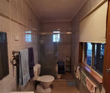 “3 Bedroom + Sun Room house” - Photo 3