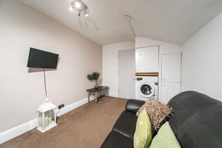 5 Bed Terraced House, Donnington Road, RG1 - Photo 2