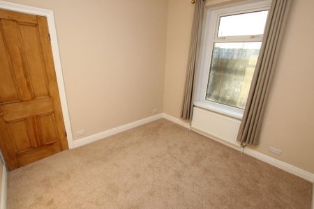 4 bedroom semi-detached house to rent - Photo 3