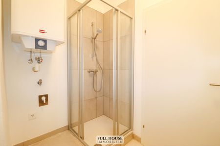 ***Erstbezug: sanierte Altbauwohnung mit über 3 m Raumhöhe und großzügigen Zimmern*** - Photo 3