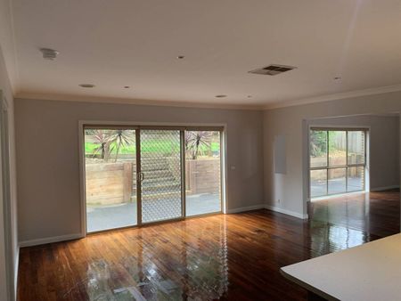Fresh paint and carpet - Large Five Bedroom Home - Photo 3