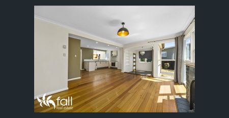 Character Home In Central Location - Photo 3