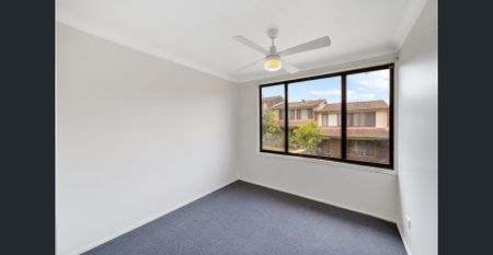 Freshly Renovated Townhouse - Photo 5