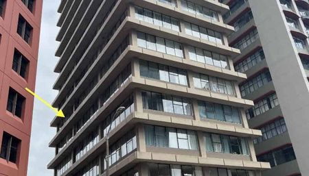 LOCATION LOCATION LOCATION: neat and tidy 2x bedroom apartment - Photo 5