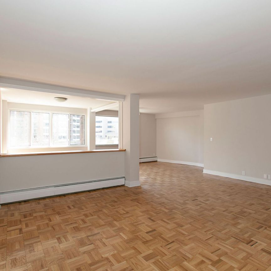 For Lease - 9 Deer Park Crescent Unit# 303, Toronto, Ontario - Photo 1