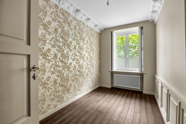 Przestronny apartament w kamienicy tuż przy metrze - Zdjęcie 1