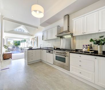 Picture-Perfect Home with Northerly Aspect ** Available 21/06/25 ** - Photo 6