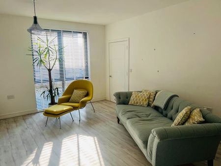 2 Bed Terraced House, Tryon Crescent, E9 - Photo 2