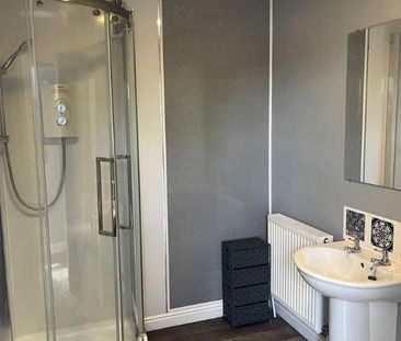 Bedroom Bathroom House, LN1 - Photo 4