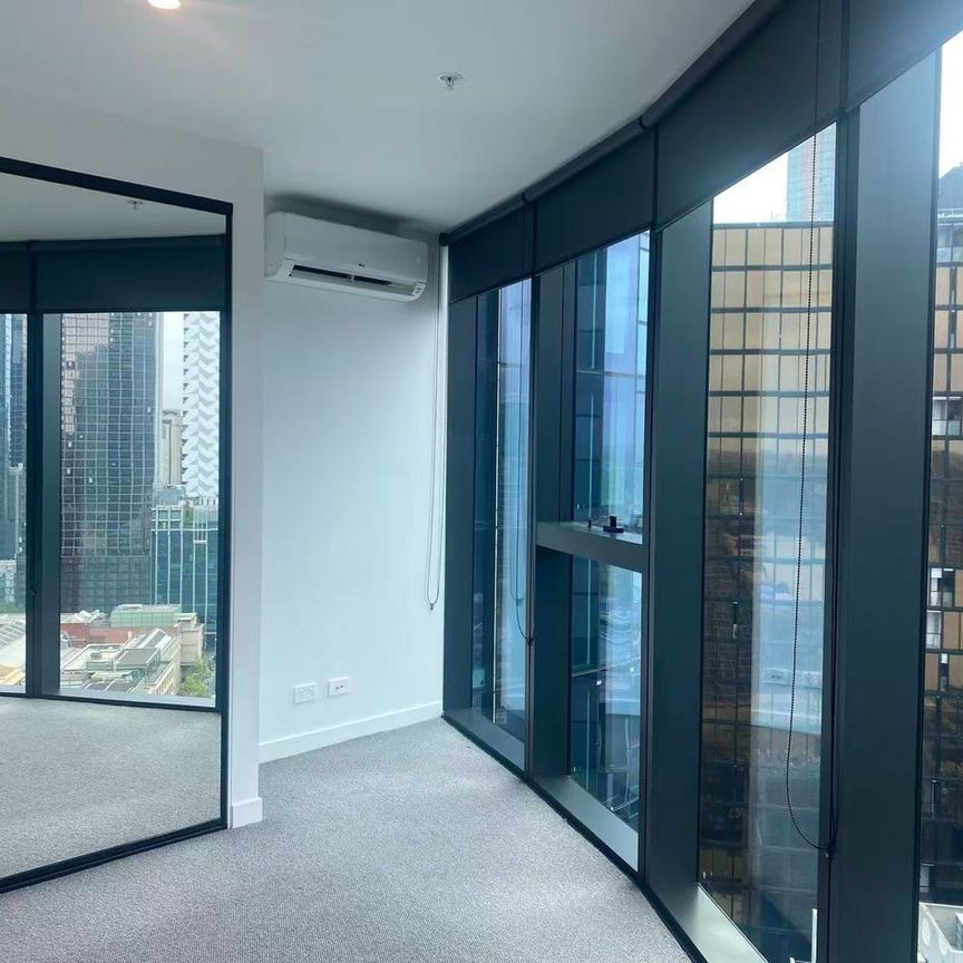 Immaculate Unfurnished apartment in the heart of city - Photo 1