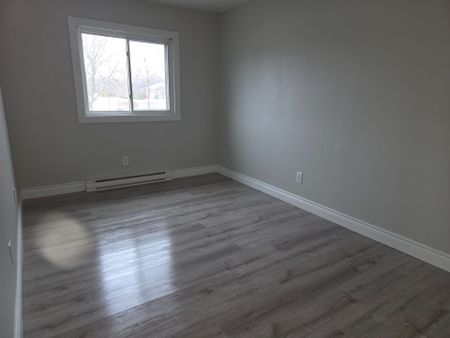 For Lease - 8800 Willoughby Drive Unit# 211, Niagara Falls, Ontario - Photo 3