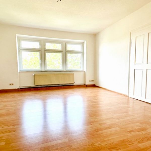 Schicke Altbauwohnung mit Kaminofen im Zentrum von Annaberg! - Photo 1