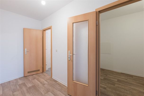 ++ schöne Singlewohnung mit verglastem Südbalkon und Aufzug ++ - Foto 1