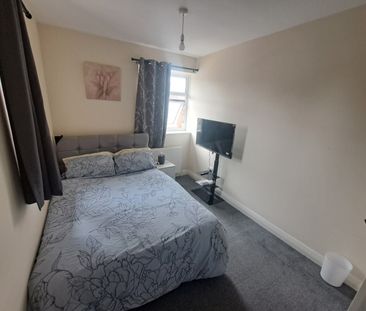 Room in a Shared House, Halliday Road, M40 - Photo 4