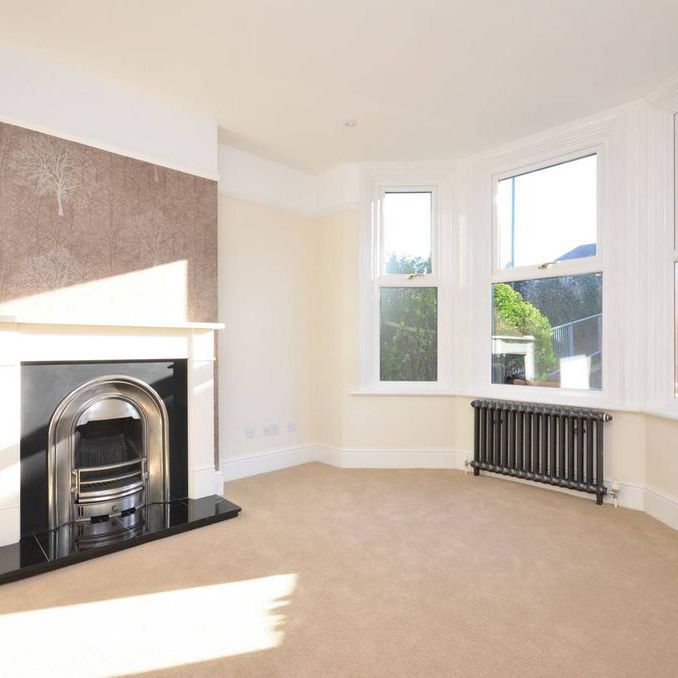 4 bedroom end of terrace house to rent - Photo 1