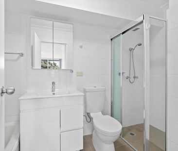 Newly Renovated Apartment in Waterfront Building, Walk to Ferry - Photo 5
