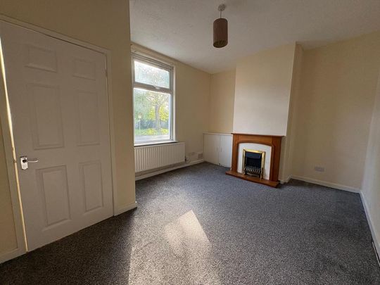 2 bedroom end of terrace house to rent - Photo 1