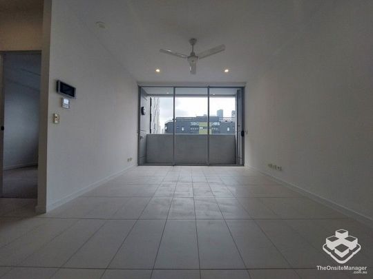 One Bedroom Comfy Apartment in the South Brisbane! - Photo 1