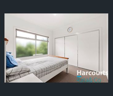 Modern Living in Lalor - Photo 3