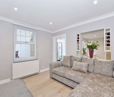 A beautifully presented house with courtyard garden and off-street ... - Photo 3