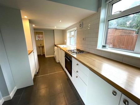 2 bedroom semi-detached house to rent - Photo 5