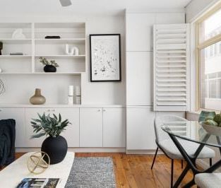 Stylish One-Bedroom Apartment in a Prime Elizabeth Bay Location - Photo 3