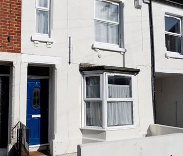 5 Bed Terraced House, Berkeley Road, SO15 - Photo 1